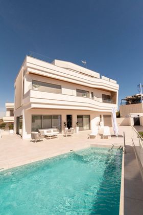 Foto 2 de Xalet en venda a calle Campoamor de 4 habitacions amb terrassa i piscina