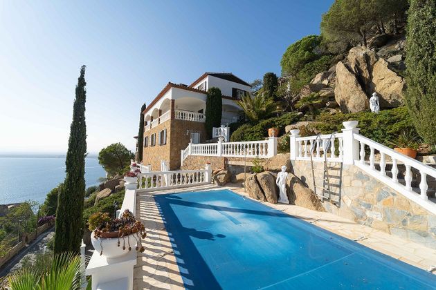 Foto 1 de Venta de chalet en Port Esportiu - Puig Rom - Canyelles de 4 habitaciones con terraza y piscina