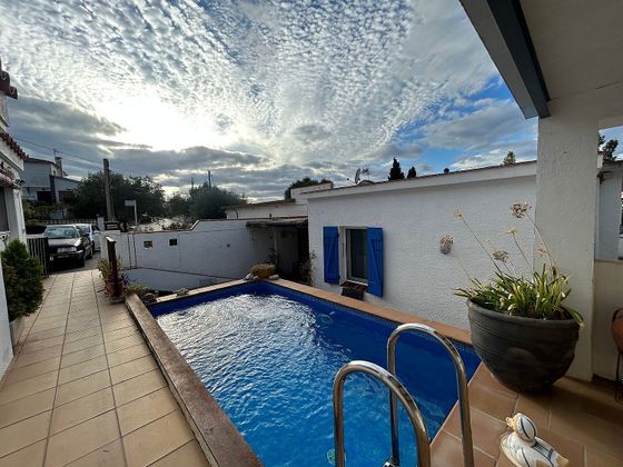 Foto 1 de Venta de chalet en Port Esportiu - Puig Rom - Canyelles de 3 habitaciones con terraza y piscina