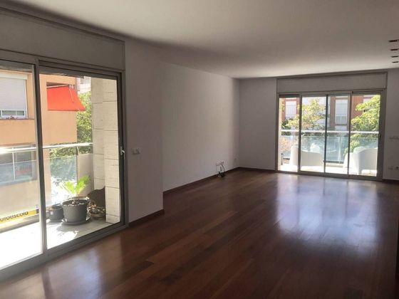 Foto 2 de Pis en venda a Eixample Nord – La Devesa de 5 habitacions amb terrassa i aire acondicionat