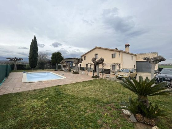 Foto 1 de Casa en venta en Vilobi d´Onyar de 5 habitaciones con terraza y piscina