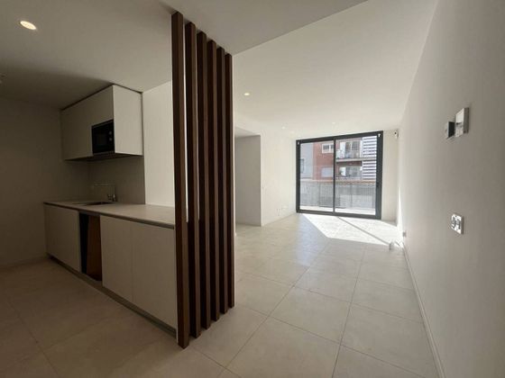 Foto 1 de Piso en alquiler en Eixample Nord – La Devesa de 2 habitaciones con terraza y ascensor