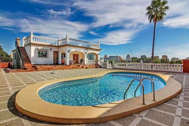 Foto 1 de Xalet en venda a Zona Pueblo de 5 habitacions amb terrassa i piscina