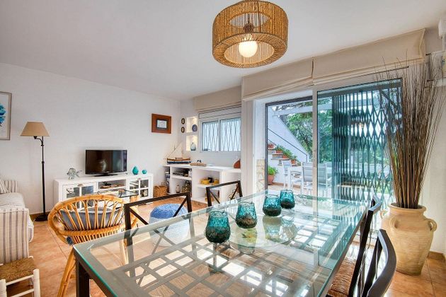 Foto 1 de Casa en venta en urbanización Los Pinos de 2 habitaciones con terraza y piscina
