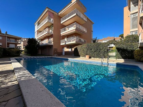 Foto 1 de Pis en venda a Fenals de 3 habitacions amb terrassa i piscina