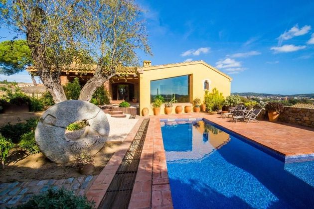 Foto 2 de Xalet en venda a Mont-Ras de 5 habitacions amb terrassa i piscina