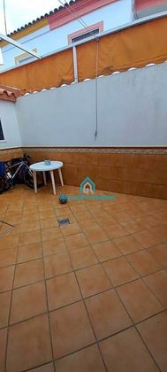 Foto 1 de Venta de casa en Coria del Río de 4 habitaciones con terraza y garaje
