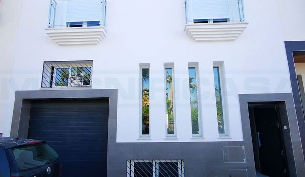 Foto 1 de Casa adossada en venda a Coín de 3 habitacions amb terrassa i garatge