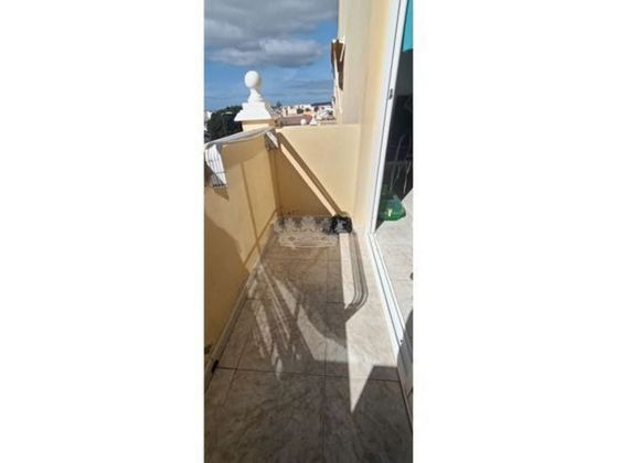 Foto 2 de Venta de piso en calle Perez Galdós de 3 habitaciones con garaje y balcón