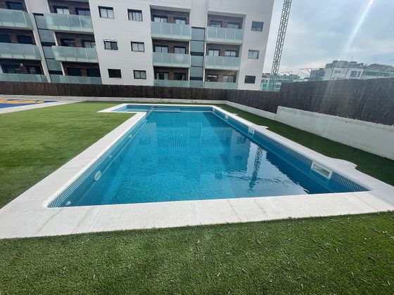 Foto 1 de Venta de piso en calle L'osa de 4 habitaciones con terraza y piscina