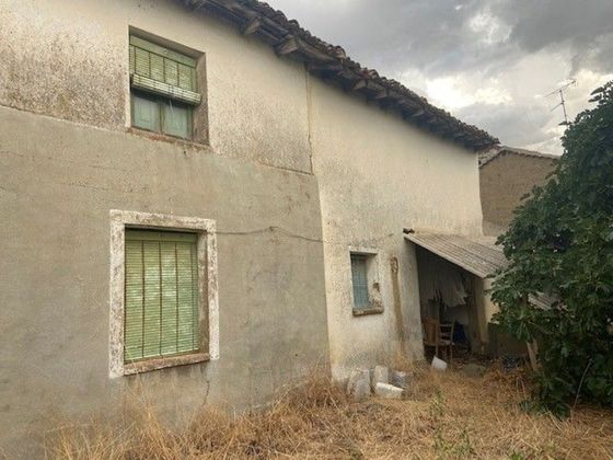 Foto 2 de Casa en venda a Bustillo de la Vega de 3 habitacions amb jardí