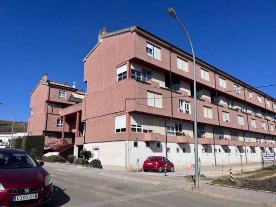 Foto 2 de Dúplex en venda a calle Luis Vives de 4 habitacions amb terrassa i garatge