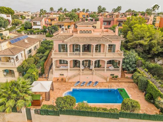 Foto 1 de Chalet en venta en S'Arenal-Son Verí de 6 habitaciones con terraza y piscina