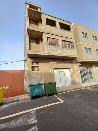 Foto 1 de Chalet en venta en calle Princesa Masequera de 6 habitaciones con garaje