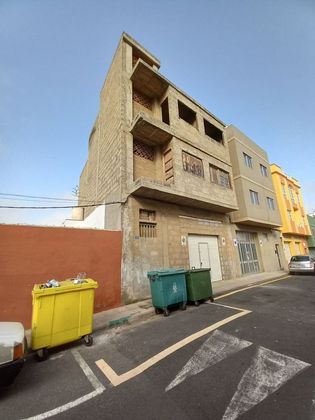Foto 2 de Chalet en venta en calle Princesa Masequera de 6 habitaciones con garaje