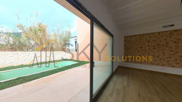 Foto 1 de Venta de casa adosada en Alaró de 3 habitaciones con terraza y piscina