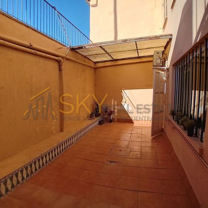 Foto 1 de Local en venta en El Coll d'en Rabassa con terraza