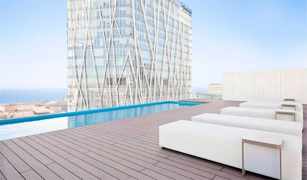 Foto 1 de Pis en venda a El Besós i el Maresme de 3 habitacions amb terrassa i piscina