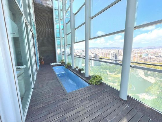 Foto 1 de Ático en alquiler en Diagonal Mar i el Front Marítim del Poblenou de 3 habitaciones con terraza y piscina