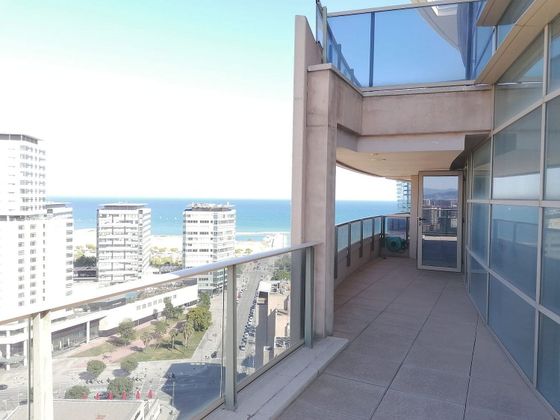 Foto 2 de Ático en alquiler en Diagonal Mar i el Front Marítim del Poblenou de 3 habitaciones con terraza y piscina