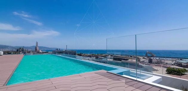 Foto 2 de Pis en venda a El Besós i el Maresme de 3 habitacions amb terrassa i piscina