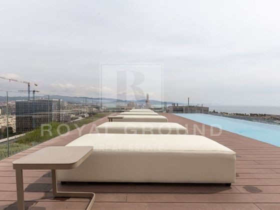 Foto 2 de Venta de piso en El Besós i el Maresme de 2 habitaciones con terraza y piscina