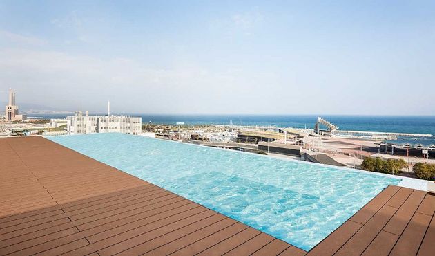 Foto 1 de Alquiler de piso en El Besós i el Maresme de 2 habitaciones con terraza y piscina