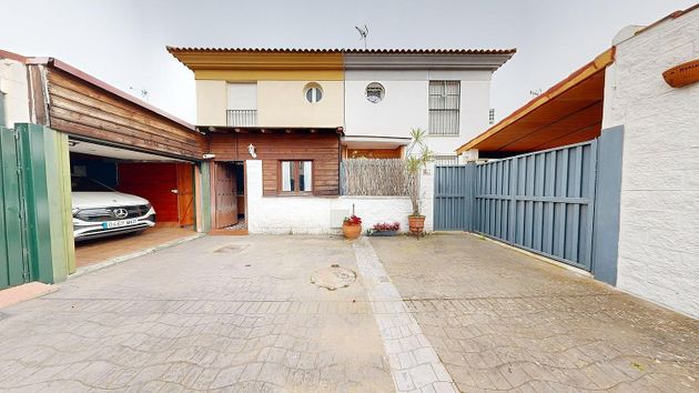 Foto 1 de Casa en venda a Centro - Bormujos de 5 habitacions amb terrassa i garatge
