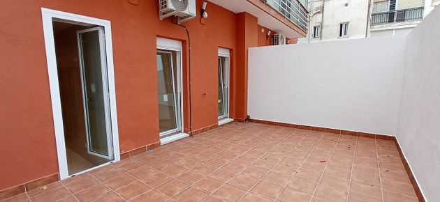Foto 1 de Pis en venda a Montigalà -Sant Crist de 2 habitacions amb terrassa i aire acondicionat