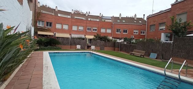 Foto 1 de Casa adossada en venda a La Morera de 4 habitacions amb terrassa i piscina