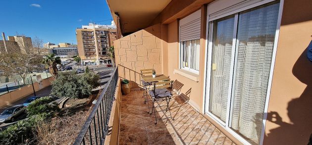 Foto 1 de Piso en alquiler en Marxalenes de 5 habitaciones con muebles y balcón