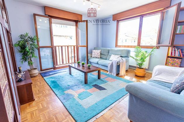 Foto 2 de Venta de piso en Ubide de 3 habitaciones con garaje y jardín