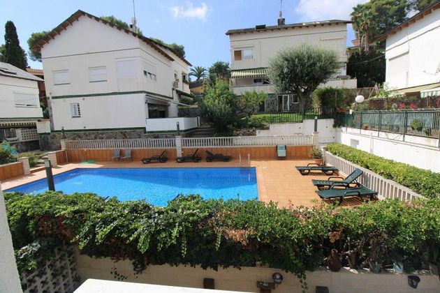 Foto 1 de Casa en venda a Montmar de 3 habitacions amb terrassa i piscina