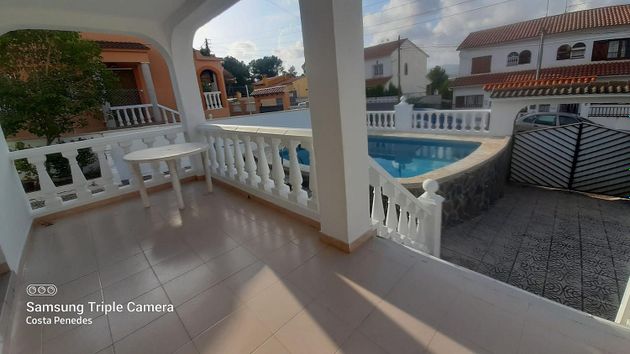 Foto 1 de Venta de casa en Albinyana de 4 habitaciones con terraza y piscina