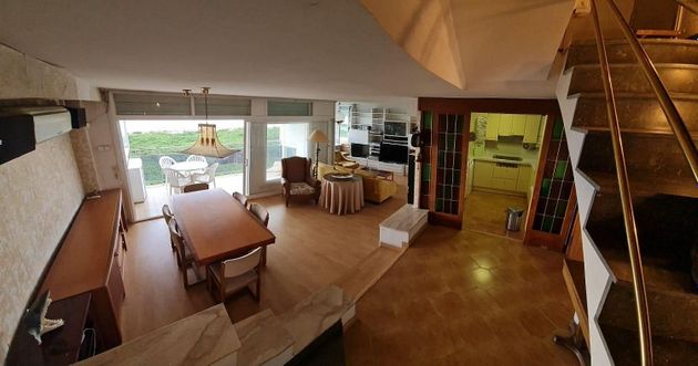 Foto 2 de Dúplex en venta en Gavà Mar de 3 habitaciones con piscina y balcón