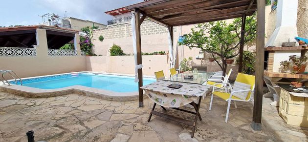 Foto 2 de Xalet en venda a Segur de Calafell de 4 habitacions amb terrassa i piscina