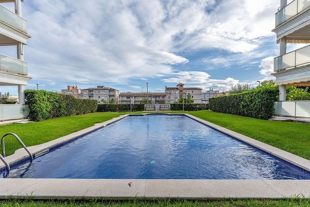 Foto 1 de Pis en venda a Prat de Cunit de 3 habitacions amb terrassa i piscina