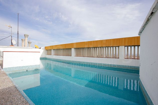 Foto 1 de Pis en lloguer a plaza De Tetuan de 3 habitacions amb terrassa i piscina
