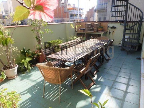 Foto 1 de Ático en alquiler en calle D'aragó de 1 habitación con terraza y muebles