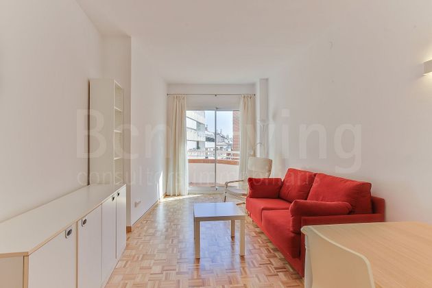 Foto 2 de Alquiler de piso en Sant Gervasi - La Bonanova de 1 habitación con terraza y muebles