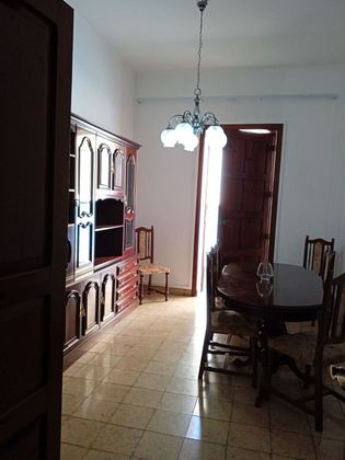 Foto 1 de Casa en lloguer a calle Castelar de 3 habitacions amb terrassa i mobles