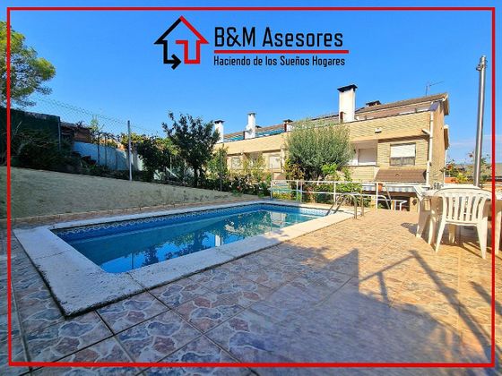 Foto 1 de Casa en venda a Sant Andreu de la Barca de 4 habitacions amb terrassa i piscina