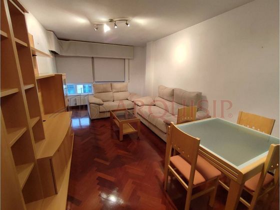 Foto 2 de Alquiler de piso en O Milladoiro de 3 habitaciones con garaje y muebles