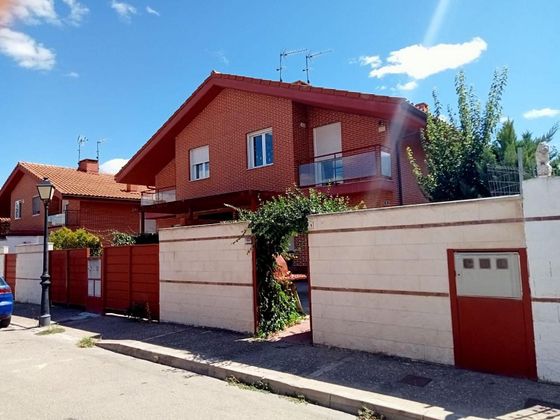 Foto 1 de Casa en venda a Renedo de Esgueva de 4 habitacions amb terrassa i piscina