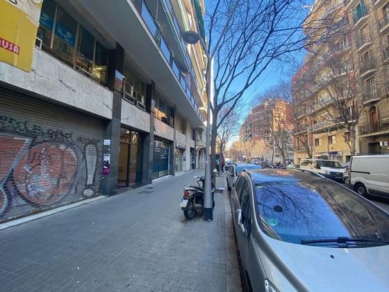 Foto 2 de Local en venda a calle De Tamarit de 301 m²