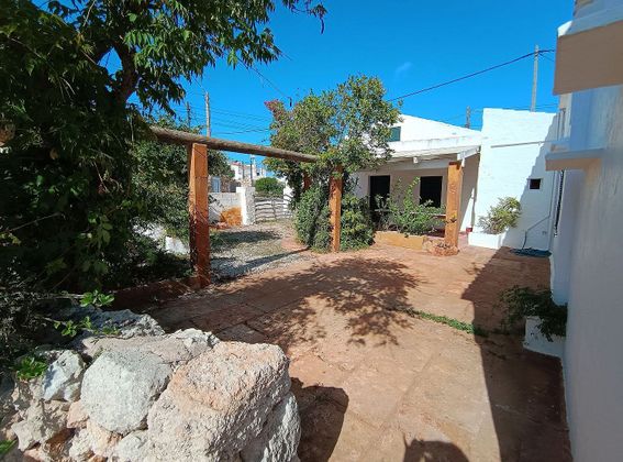 Foto 2 de Venta de chalet en Sant Lluís de 3 habitaciones con terraza y jardín