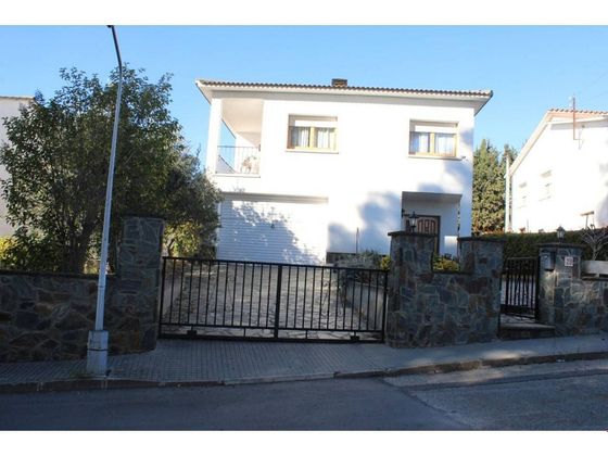 Foto 1 de Casa en venta en Santa Eulàlia de Ronçana de 4 habitaciones con terraza y piscina