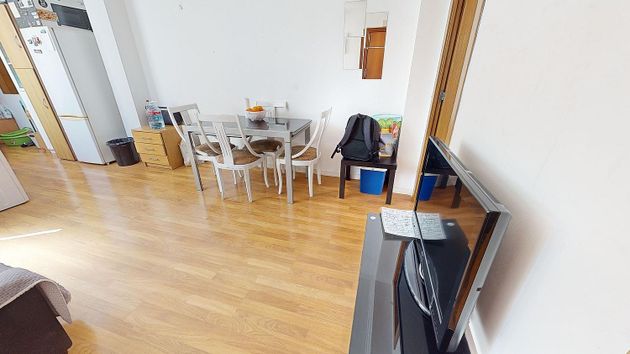 Foto 2 de Piso en venta en En Corts de 3 habitaciones con balcón y aire acondicionado