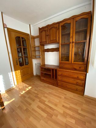 Foto 1 de Alquiler de piso en La Bozada – Parque Delicias de 3 habitaciones con muebles y balcón
