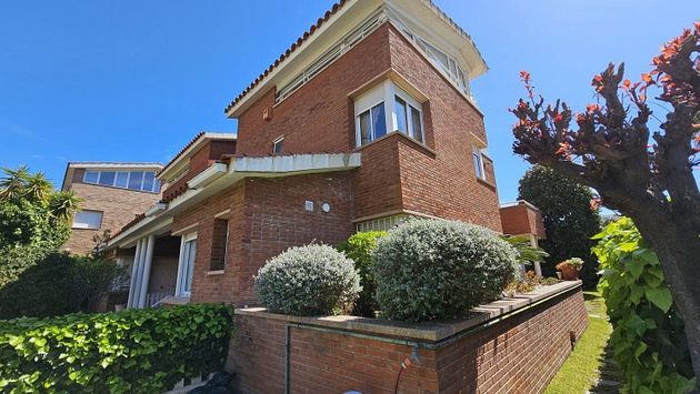 Foto 1 de Casa en venta en Sant Vicenç de Montalt de 4 habitaciones con terraza y piscina
